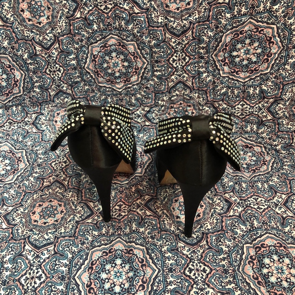 Betts heels, with bedazzled bow! - Picture 3 of 6